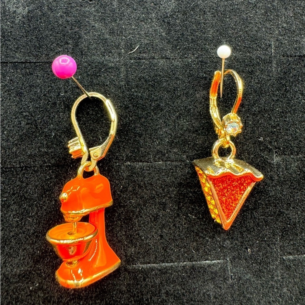 AUTHENTIC NWT Betsey Johnson Thanksgiving/Christmas earrings - Picture 8 of 8